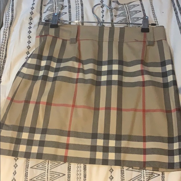 GUC Burberry mini skirt size 4 - Picture 2 of 3